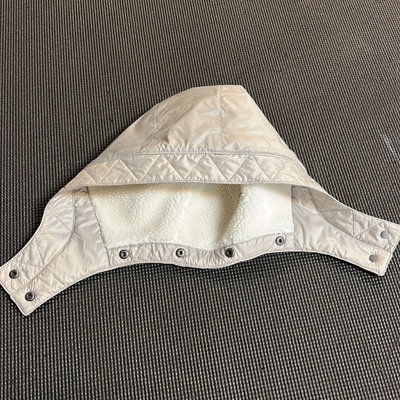 Brand new Girls’ Burberry Vest with detachable hood - Picture 9 of 11